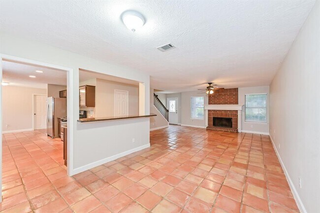 Building Photo - 1402 Green Tree Dr