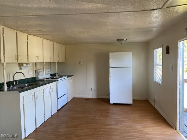 Building Photo - 7814 Breeze Dr