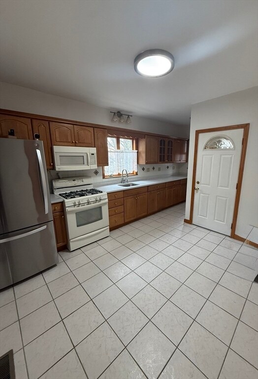 Foto del edificio - 44 Colberg Ave