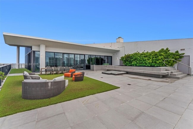 Foto del edificio - 5500 Island Estates Dr