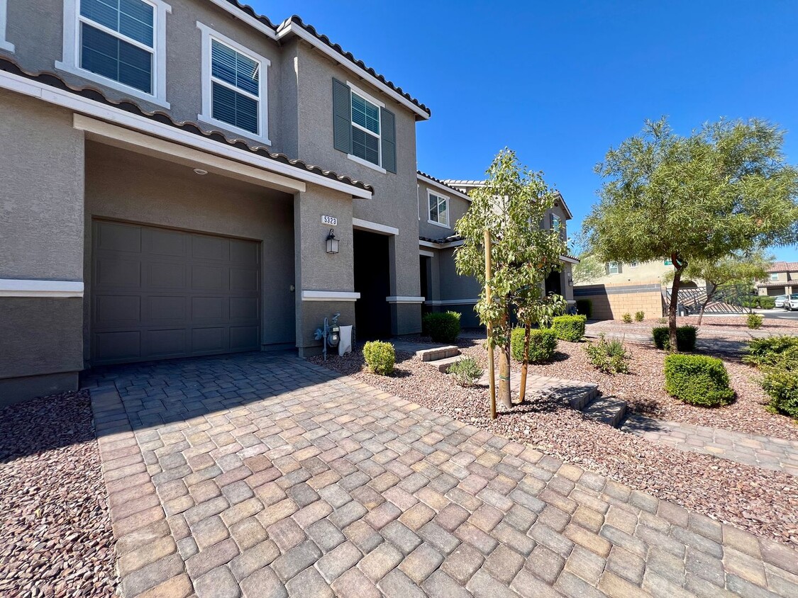 Primary Photo - Modern 2-Bedroom Townhome Near Allegiant S...