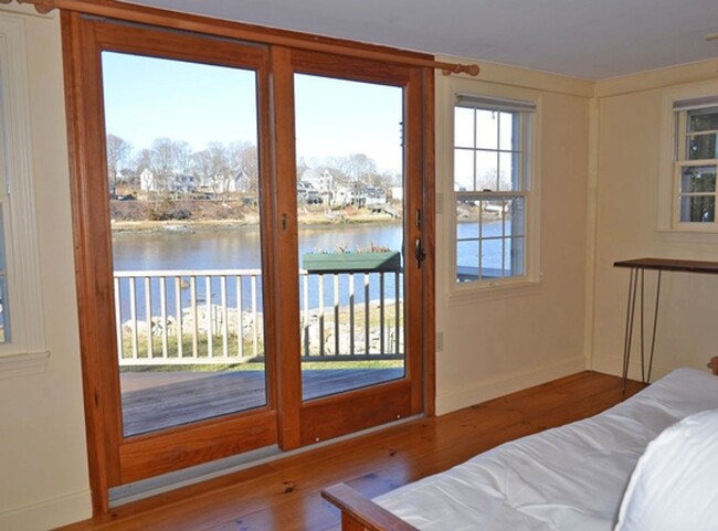 Foto del edificio - Waterfront Winter Rental: River Watch