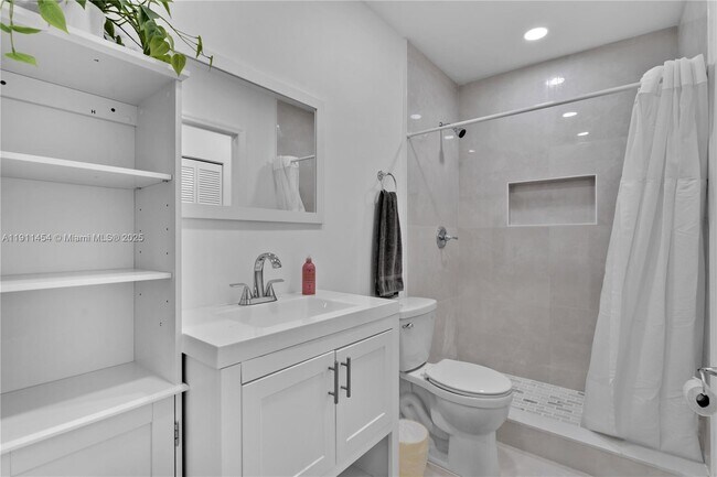 Foto del edificio - 1841 SW 29th Ave