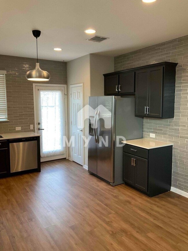 Foto del edificio - 14309 Frankel Loop UNIT 20B