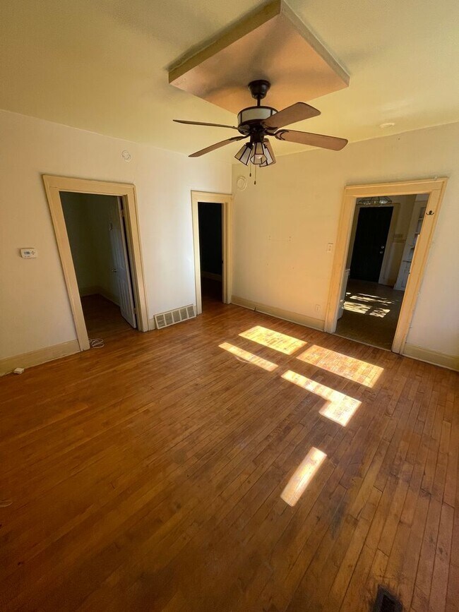 Foto del edificio - 3 Bedroom 1 Bath in the heart of Lower Eas...