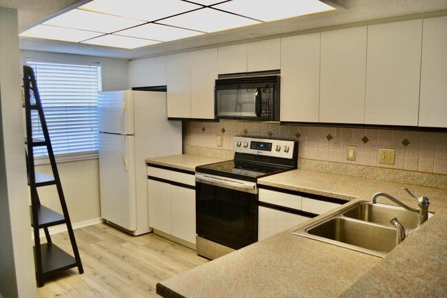 Building Photo - 2320 Terra Ceia Bay Blvd