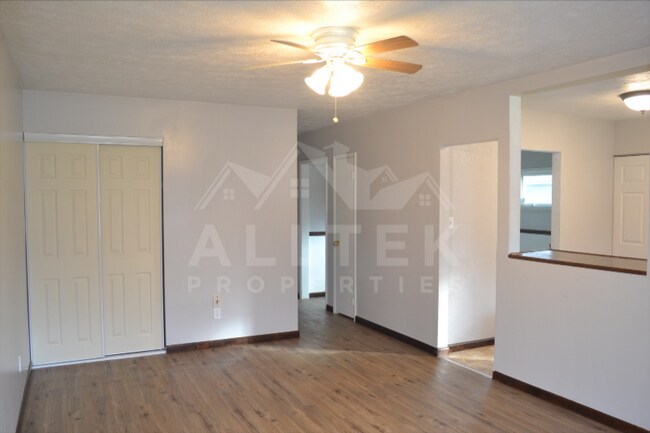 Foto del edificio - 489 Southward Dr