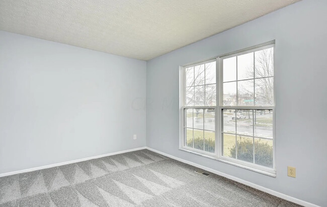 Building Photo - 846 Thornapple Grove