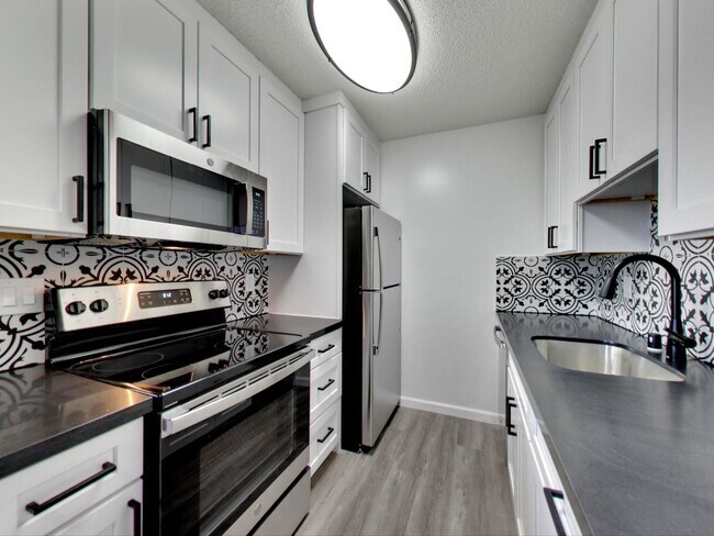 Foto del edificio - 14433 Bancroft Ave