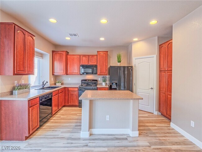 Foto del edificio - 7017 Whipple Manor St