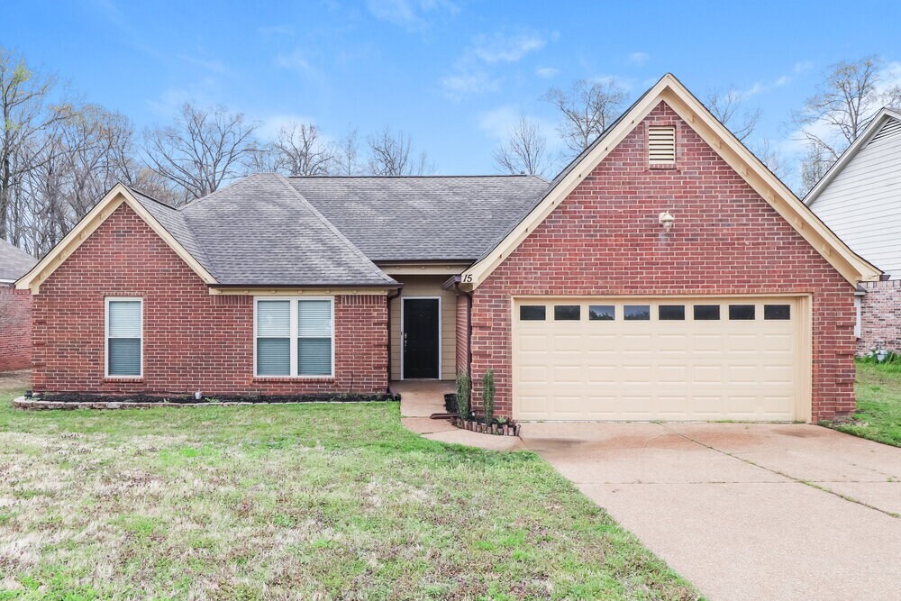 Primary Photo - 15 Rolling Oaks Dr
