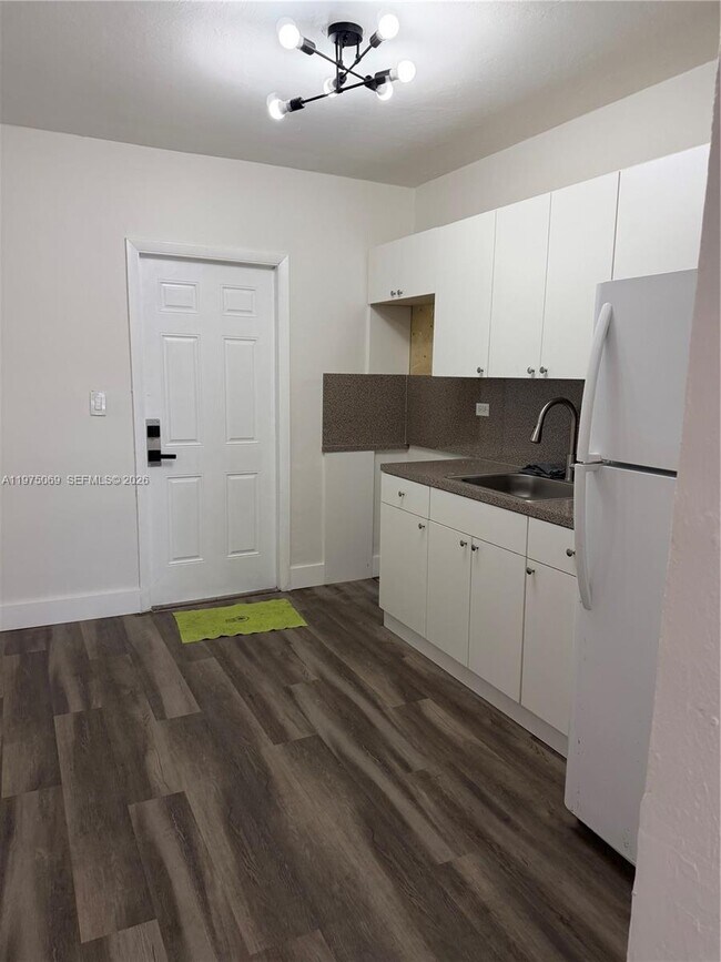 Foto del edificio - 1325 NW 124th St