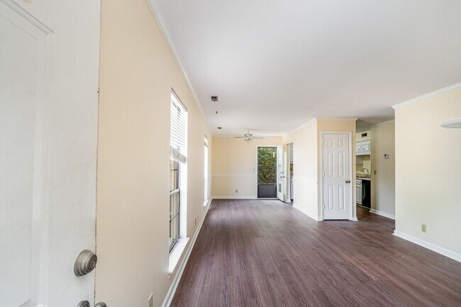 Building Photo - Desirable Brentwood Trace 2 Bedroom Condo ...