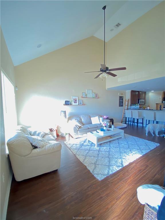 Building Photo - 811 Dominik Dr