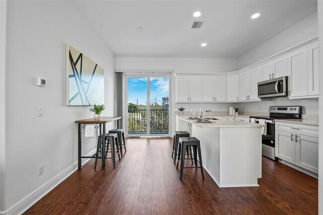 Foto del edificio - 5730 Biscayne Ct