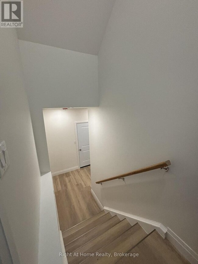 Building Photo - 576 Guelph St