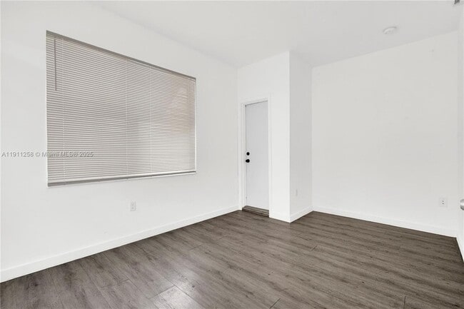 Foto del edificio - 402 NW 12th Ave