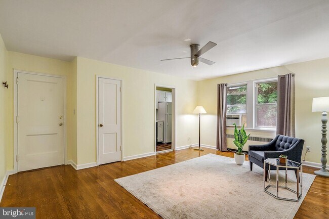 Foto del edificio - 4004 Beecher St NW