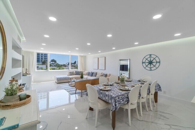 Foto del edificio - 711 N Birch Rd