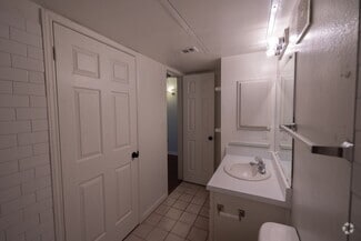 Building Photo - 501 W 26th