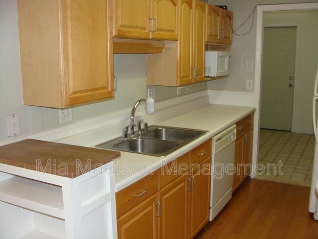 Building Photo - 4708 Springhill Rd
