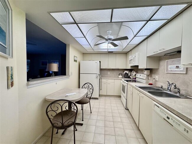 Foto del edificio - 802 Capri Isles Blvd