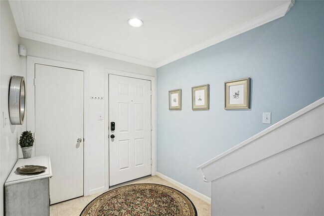 Foto del edificio - 835 E Heights Hollow Ln
