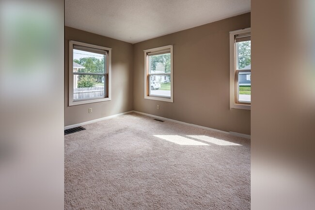 Living Room - 525 8th St NW