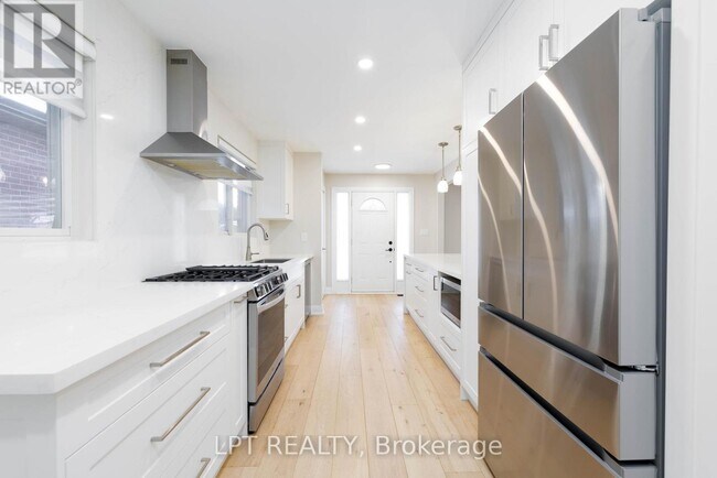 Photo du bâtiment - 180 Mason Ave