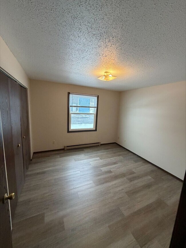 Building Photo - 928 1st Ave