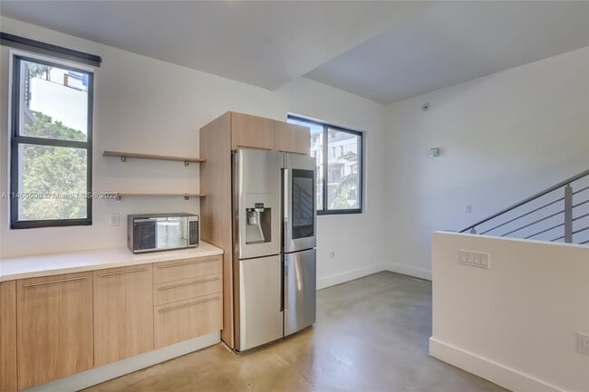 Building Photo - 406 SE 1st Ct