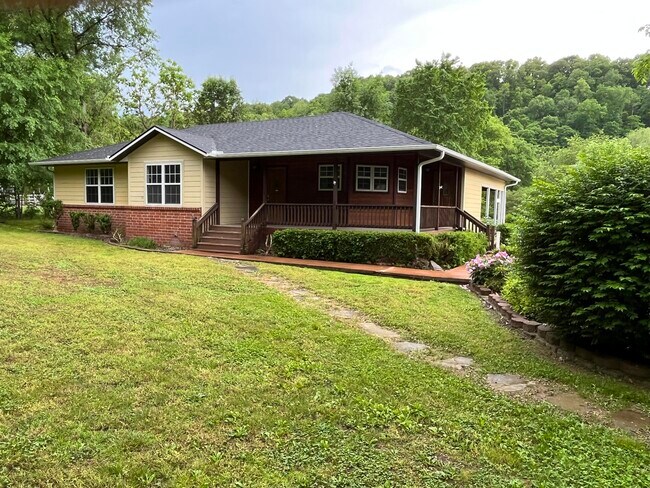 Building Photo - 1500 Bear Hollow Rd