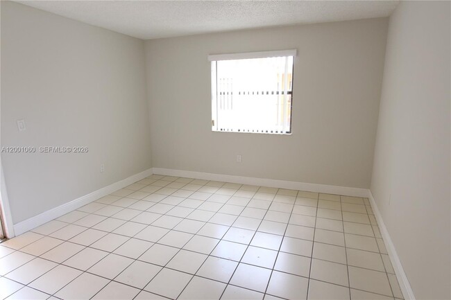 Foto del edificio - 650 NW 114th Ave