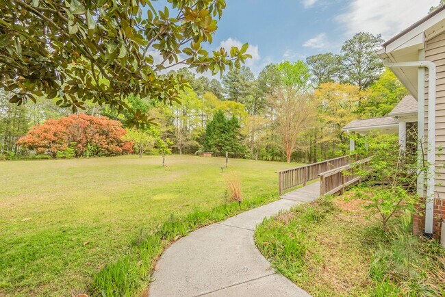 Building Photo - Tranquil Home near Jordan Lake!