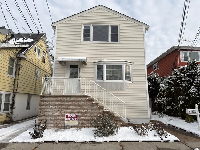 Foto del edificio - 462 Hackensack Ave