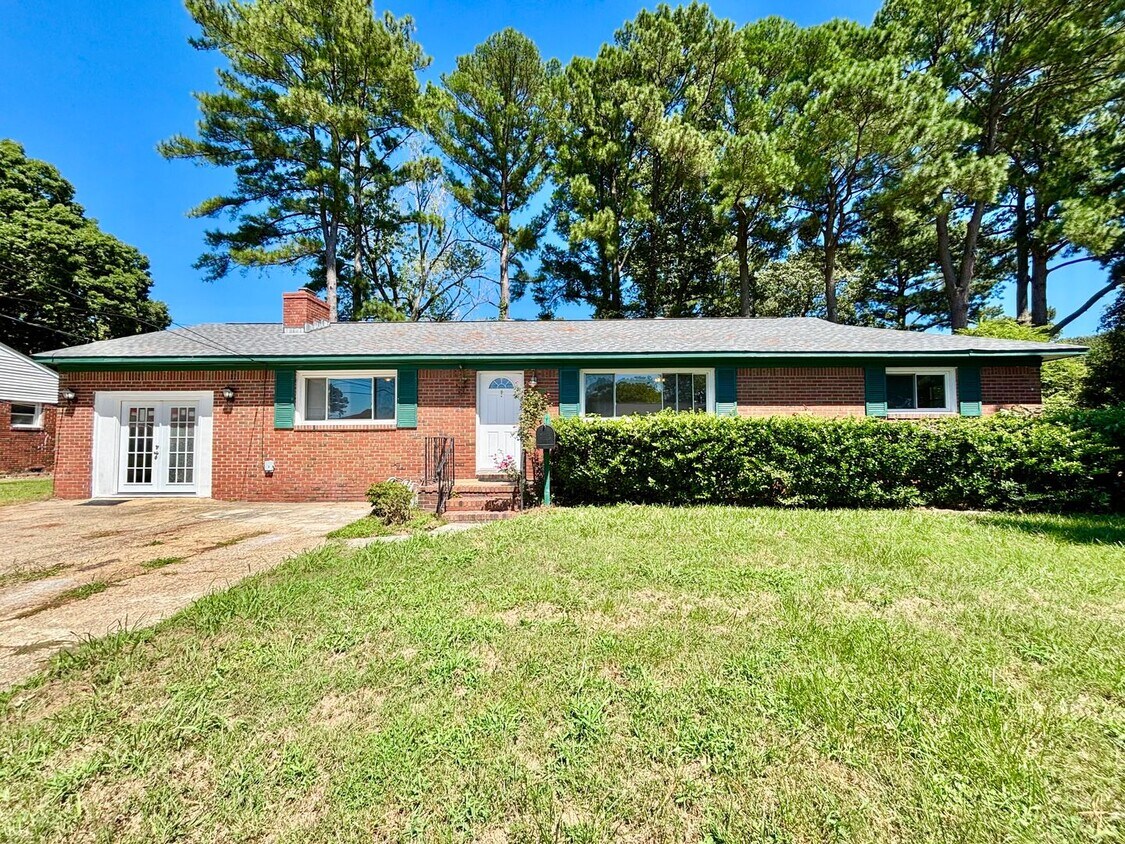Foto principal - Gorgeous Updated Home in Virginia Beach!