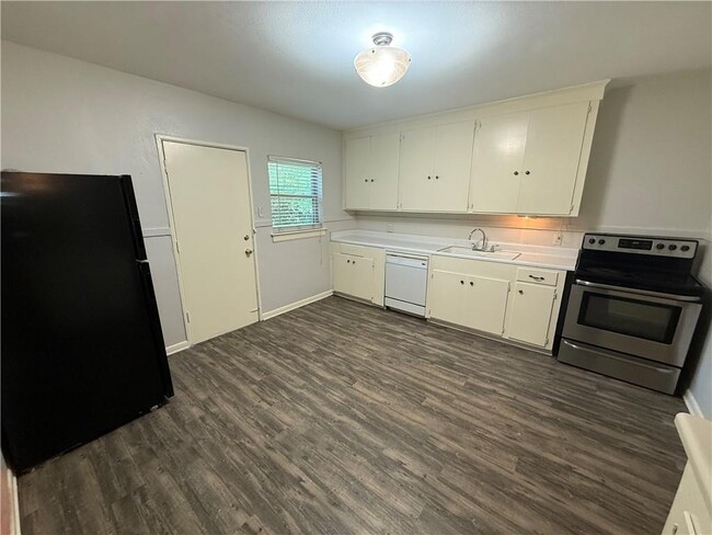 Building Photo - 3522 SpringHill Ave