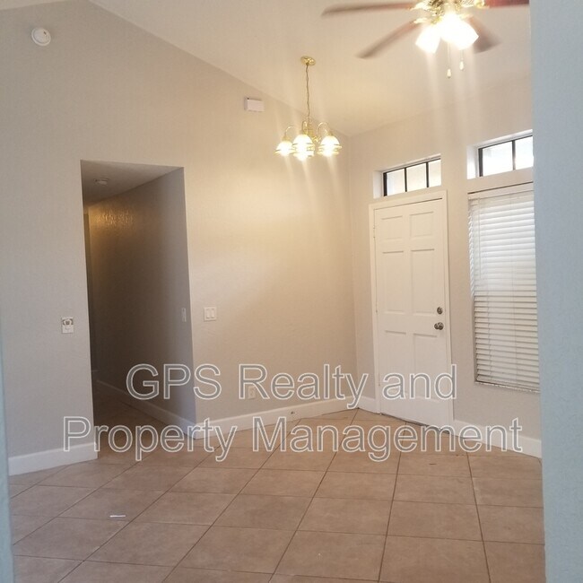 Foto del edificio - 3359 Hillmont Cir