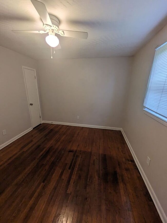Building Photo - 2BD/1BA Townhome In Hickory