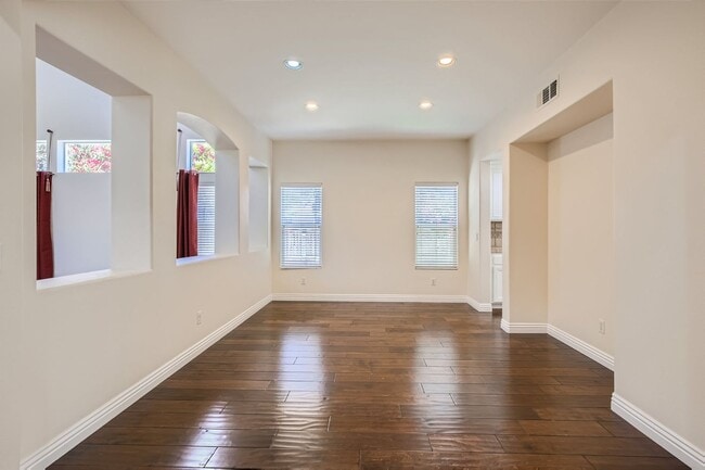 Building Photo - 4Bd/3.5Ba 3184 sq ft house with bonus loft...