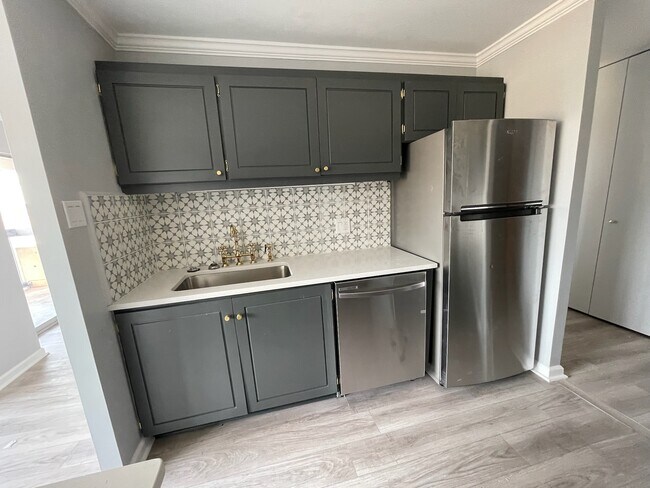 Kitchen - 2525 Main St