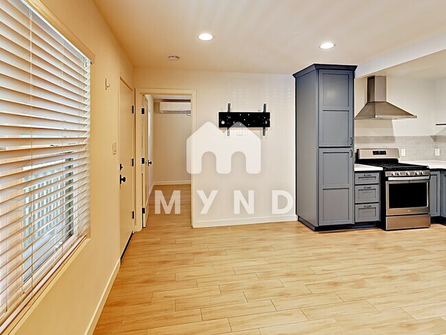 Building Photo - 1724 T St Apt 7