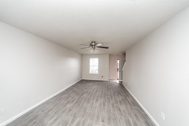 Foto del edificio - 4560 Cedar Ridge Cove