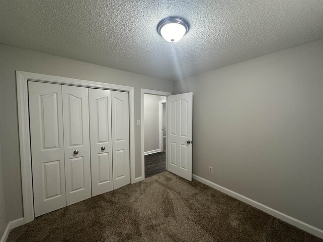 Building Photo - 5500 Pine Oak Ln