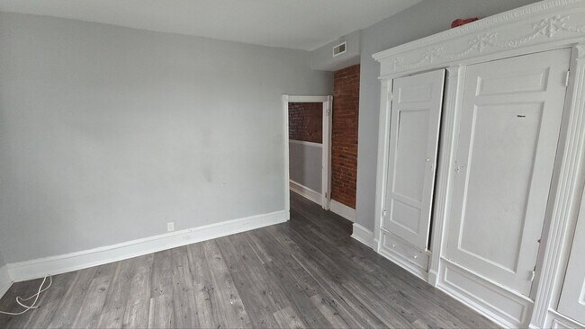 Building Photo - 2 Bedroom Apartment for Rent