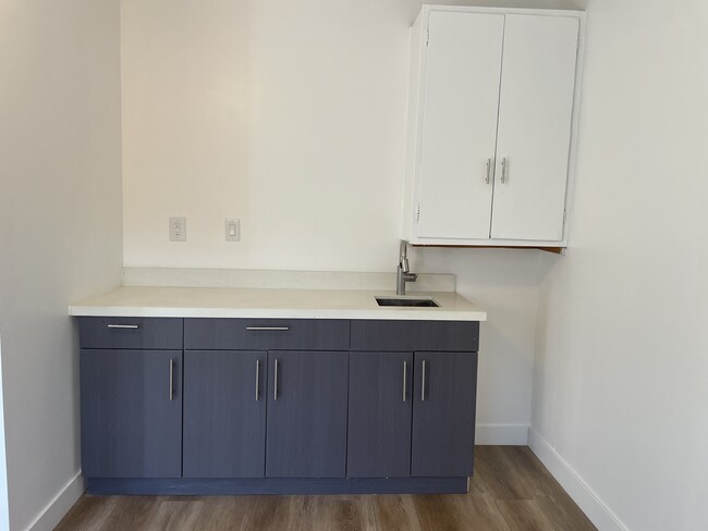 Foto del edificio - 9282 Gordon Ave