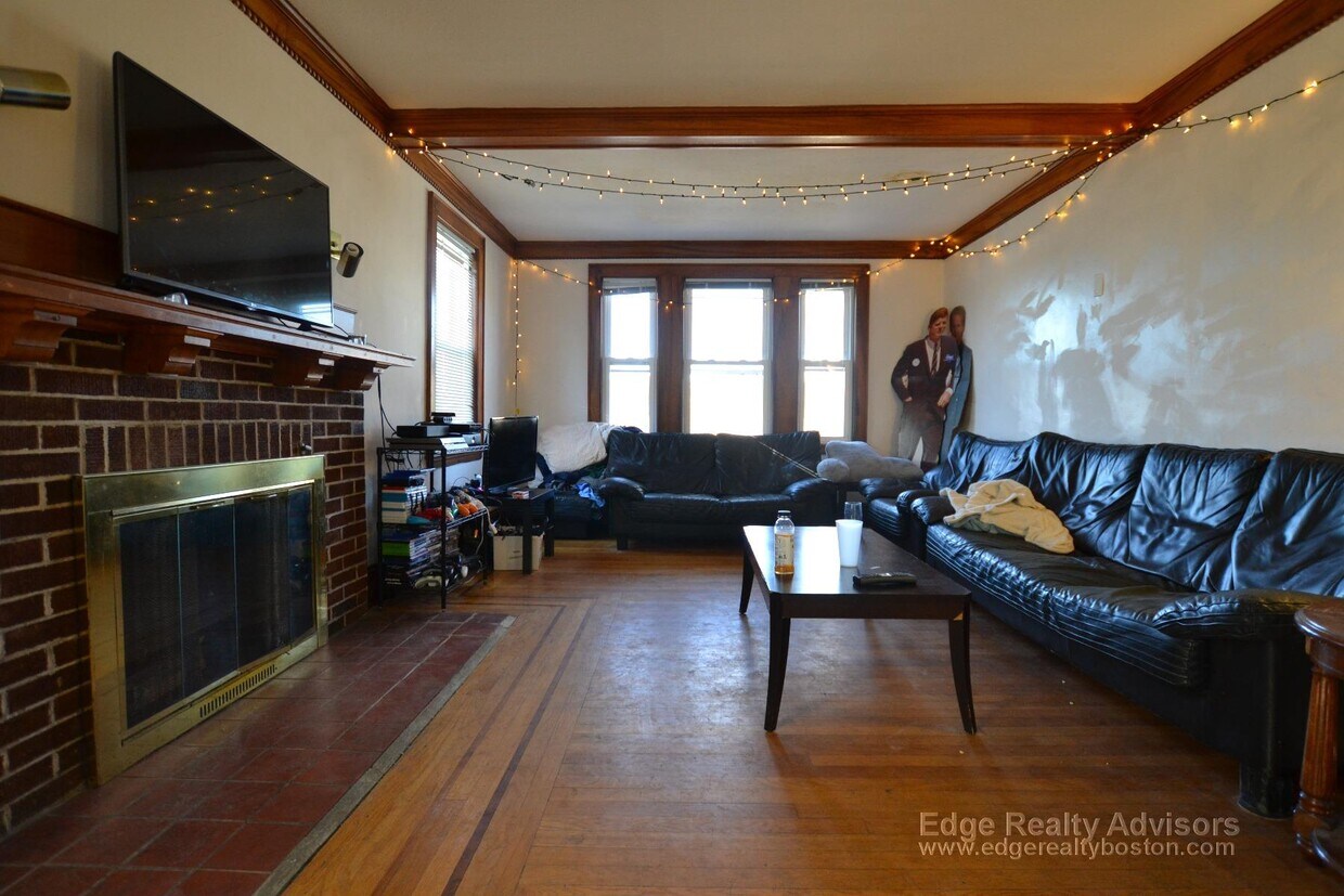 Primary Photo - 126 Lake St
