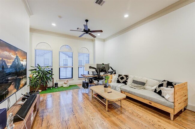 Foto del edificio - 3105 Fairdale Oaks E
