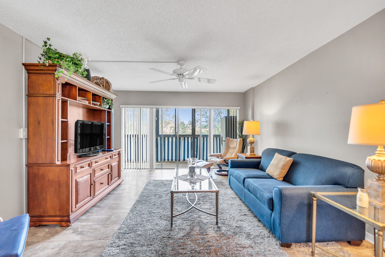 Primary Photo - 2800 Cove Cay Dr