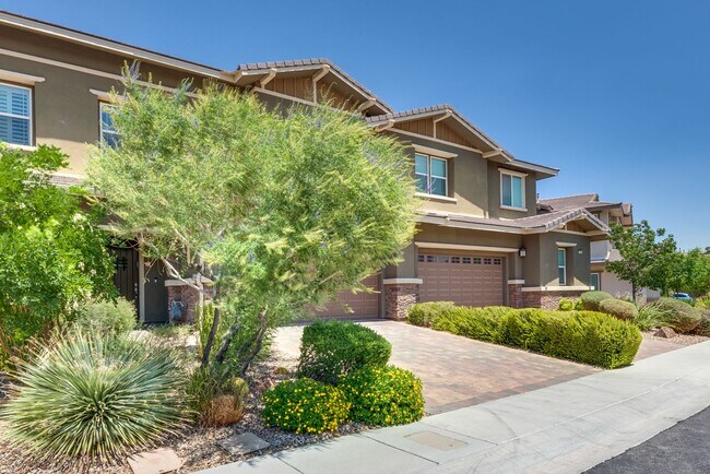 Foto del edificio - LUXURIOUS 3BD, 3BA TOWNHOME IN GATED VISTA DULCE COMMUNITY OF SUMMERLIN